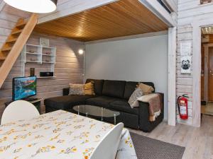 Et opholdsområde på Holiday Home Pökkömaja b by Interhome