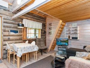 Et opholdsområde på Holiday Home Pökkömaja b by Interhome