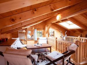 Χώρος καθιστικού στο Apartment La-Ina by Interhome