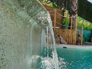 Bazén v ubytování Holiday Home La Cascada by Interhome nebo v jeho okolí