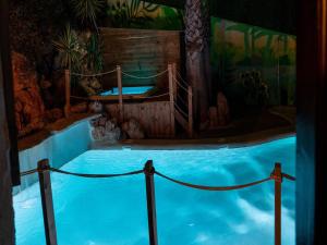 Bazén v ubytování Holiday Home La Cascada by Interhome nebo v jeho okolí