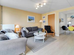 Posezení v ubytování Apartment Ilka - 2-3km from the sea by Interhome