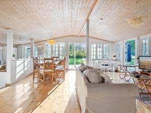 TV a/nebo společenská místnost v ubytování Holiday Home Rami - 2km from the sea by Interhome + 26 fotografií