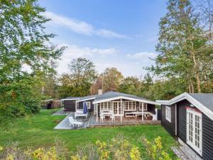 Zahrada ubytování Holiday Home Rami - 2km from the sea by Interhome