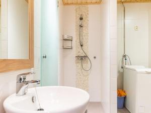 Un baño de Holiday Home Nilikuru f15 by Interhome