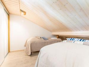 Cama o camas de una habitación en Holiday Home Nilikuru f15 by Interhome