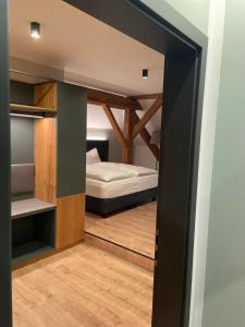 Uma cama ou camas num quarto em Hotel Gasthof Stieglers