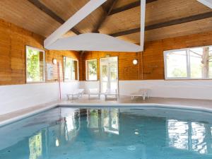 Bazen v nastanitvi oz. blizu nastanitve Apartment Les Sables Vignier-1 by Interhome