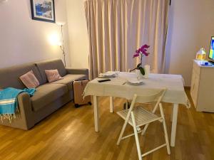 Posezení v ubytování Apartment Les Sables Vignier-1 by Interhome