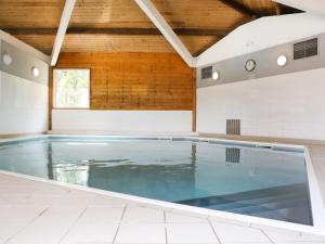 Bazen v nastanitvi oz. blizu nastanitve Apartment Les Sables Vignier-1 by Interhome