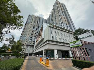 Gallery image of High rise view-150 meters from MRT 高层景观 地铁出口步行3分钟即到 in Bang O