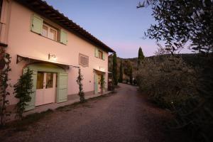 a house with a road next to a building at Agriturismo Santo Stefano in Polvano