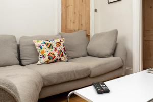 A seating area at Chic 2 bedroom House wGarden - De Beauvoir Hackney!