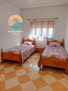 Een bed of bedden in een kamer bij Oued Laou Noor - Sunborn Holidays