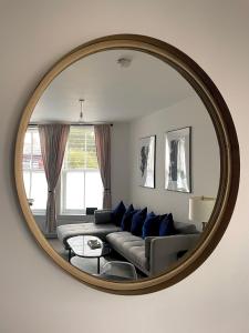 a living room with a couch and a large mirror at Central 2-bedroom apartment, Montrose in Montrose
