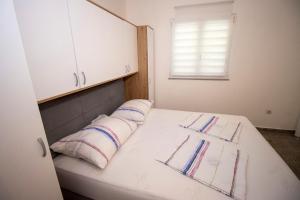 Postel nebo postele na pokoji v ubytování Apartmani Vesna