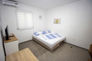 Postel nebo postele na pokoji v ubytování Apartmani Vesna