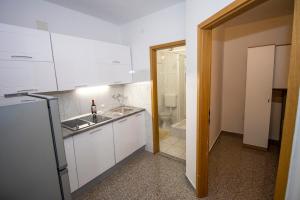 Kuchyň nebo kuchyňský kout v ubytování Apartmani Vesna