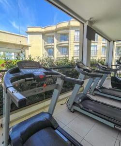 a gym with two treadmills in a building at Apt B215 Quartier - Aldeia das Águas in Barra do Piraí