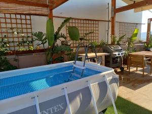 Bazén v ubytování ChaniaStay Central Apartments nebo v jeho okolí