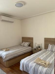 Postel nebo postele na pokoji v ubytování DJM Palms - Shared Casa Rural - Casa Rural Compartida - No es una casa privada