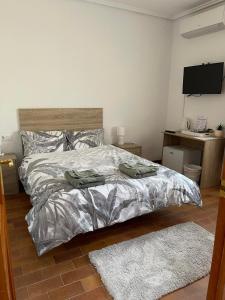 Postel nebo postele na pokoji v ubytování DJM Palms - Shared Casa Rural - Casa Rural Compartida - No es una casa privada