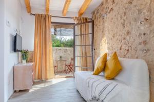 a living room with a white couch and a television at Cal Tio 1 Agroturismo YourHouse in Costitx