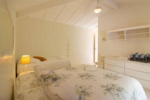 Cama o camas de una habitación en Harmoniosa Mansão a poucos passos da Praia