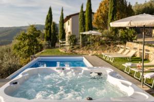 a hot tub in the backyard of a house at Agriturismo Santo Stefano in Polvano