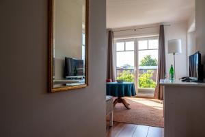 TV a/nebo společenská místnost v ubytování Hotel Gregory Wyk auf Föhr