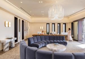 Гостиная зона в Santo Mine Oia Suites