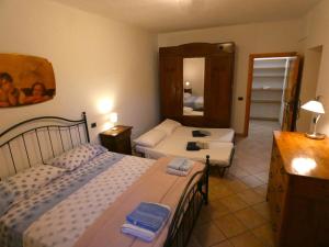 Postel nebo postele na pokoji v ubytování SCAPPO IN UMBRIA, La Casa nel bosco