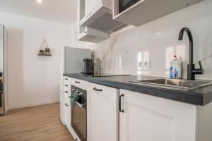 Kuchyň nebo kuchyňský kout v ubytování F2 hypercentre - Proche gare - WIFI gratuite + 4 fotografie