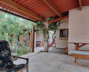 TV a/nebo společenská místnost v ubytování Casa rústica prox praias piscina aquecida e sauna