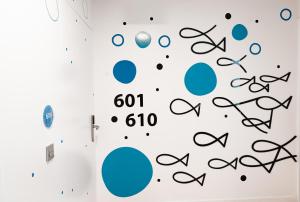 a wall with blue circles and numbers on it at RK Farallón Canteras in Las Palmas de Gran Canaria