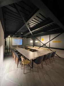 a large conference room with a long table and chairs at VALENT OTEL BUSINESS in Balıkesir