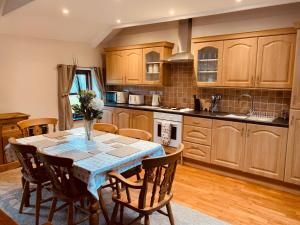 a kitchen with a table and chairs in a room at 4 Swallowholm Cottage in Langthwaite