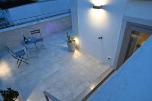Rõdu või terrass majutusasutuses Suite Laurel SPA con idromassaggio