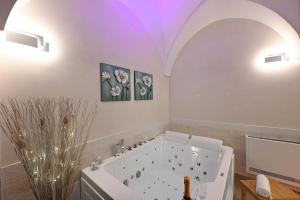 Foto Fasanos asuva majutusasutuse Suite Laurel SPA con idromassaggio galeriist
