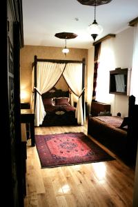 Postel nebo postele na pokoji v ubytování İsa Begov Hamam Hotel