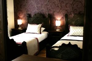 Postel nebo postele na pokoji v ubytování İsa Begov Hamam Hotel