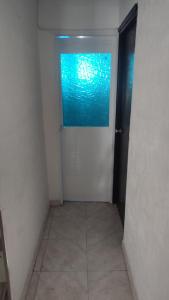 a bathroom with a window and a tile floor at Habitaciones El Mirador in Cartagena de Indias