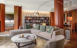 Posezení v ubytování Bvlgari Hotel Milano