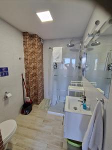 Kúpeľňa v ubytovaní Willa Dobryłko II -Apartamenty + 35 fotografií