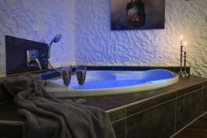 Fotografie z fotogalerie ubytování Ruhe unter Reet-Haus mit Sauna, Whirlpool und Kamin v destinaci Gnarrenburg