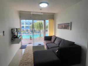 TV a/nebo společenská místnost v ubytování Grand Beach Condo A207
