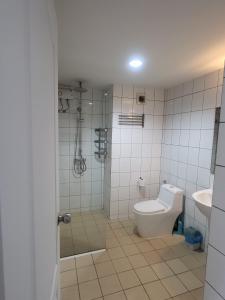 Koupelna v ubytování Grand Beach Condo A207