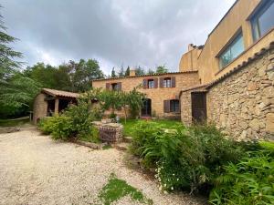 Zahrada ubytování Maison de campagne à Camps-sur-l'Agly avec vue sur lac