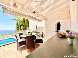 a kitchen and dining room with a view of the ocean at VH CostaBlanca - VANILLA in Benissa