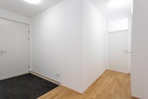Fotografie z fotogalerie ubytování Private room with AC- microwave, personal fridge & metro access - 7 min to center ve Vídni